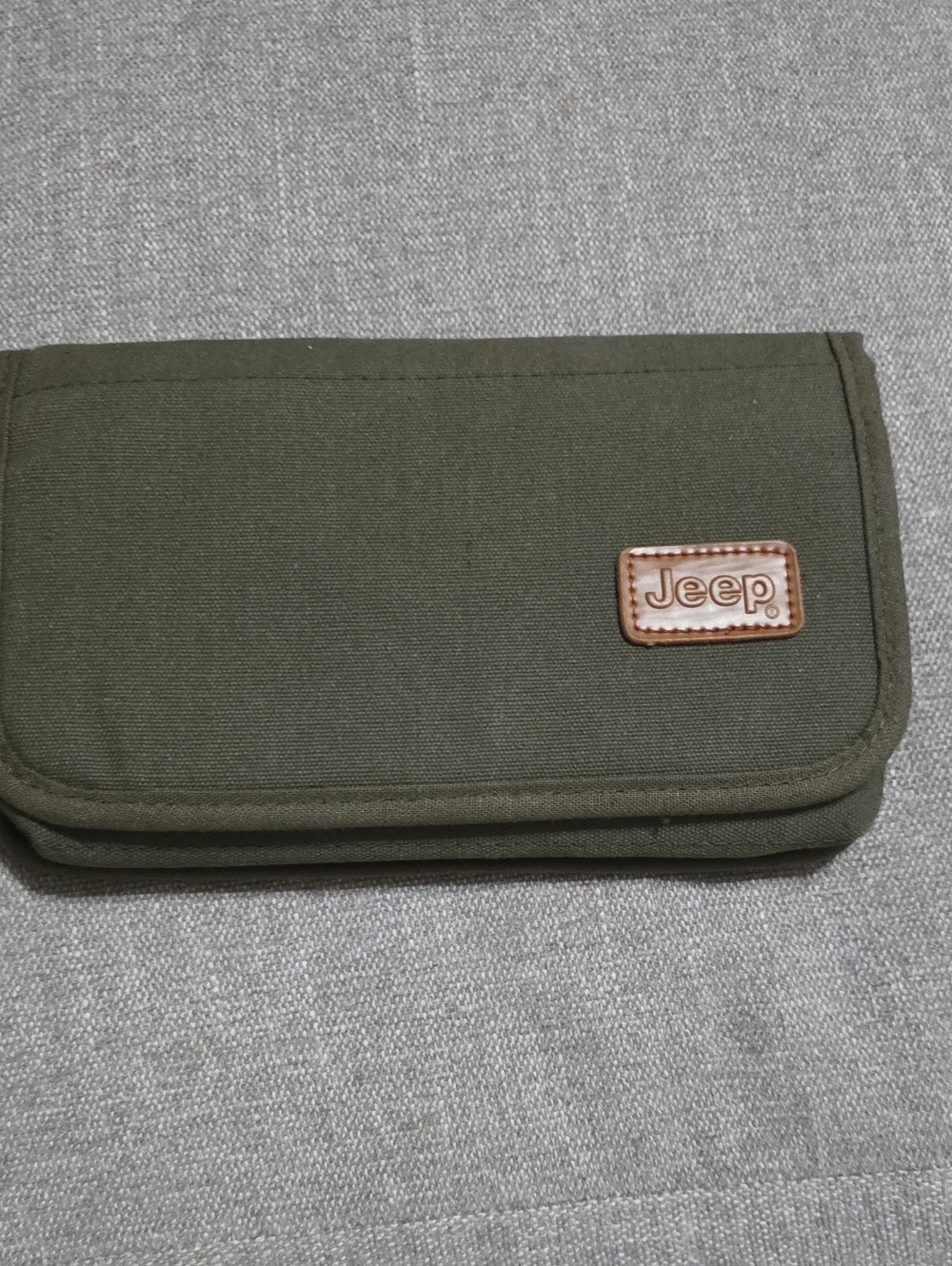 2014 Jeep Patriot Canvas Fold Wallet with Logo Patch User Guide